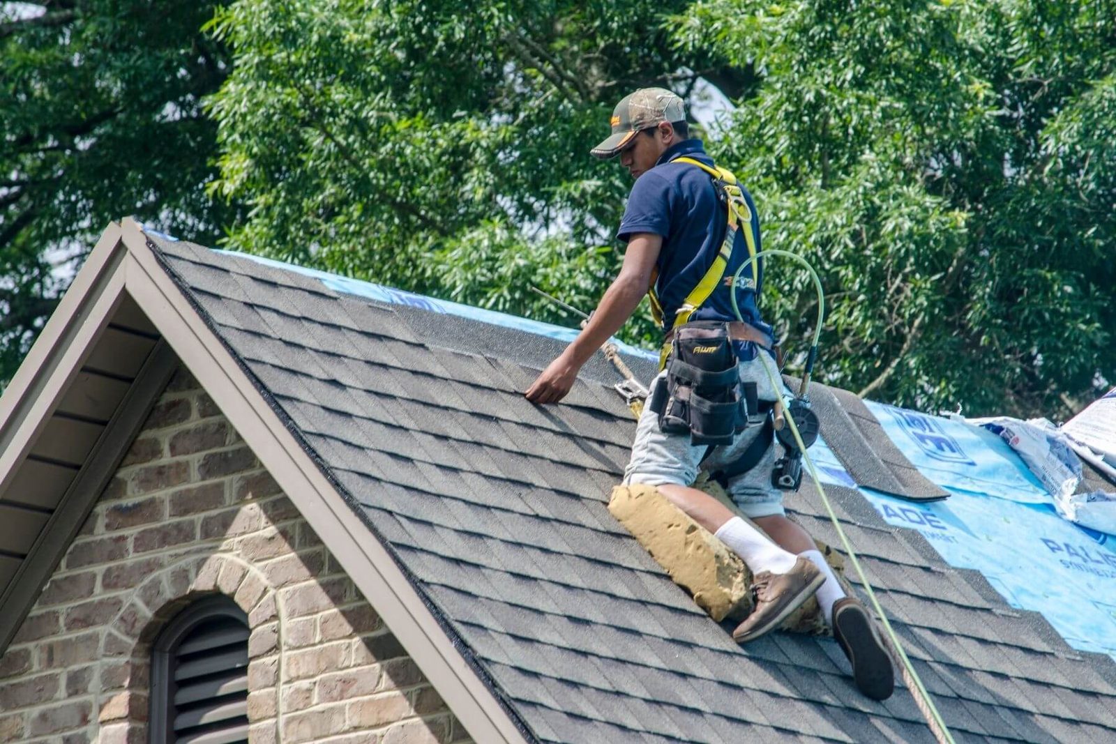 Completed asphalt shingle roof on a home in Eureka, MO, roofed by John Beal Roofing